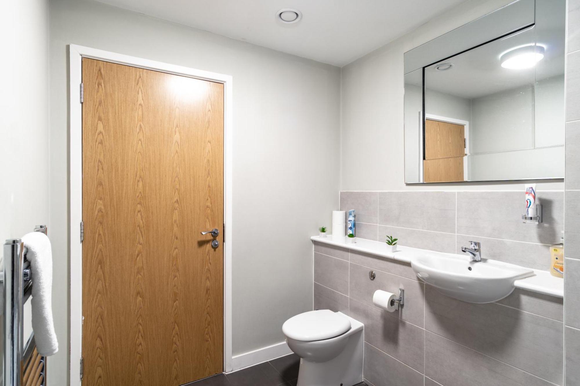 Prime Location 1 Bed Penthouse Apartment Manchester Exterior photo